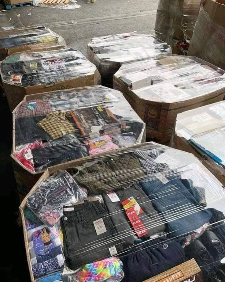Clothing liquidation pallets