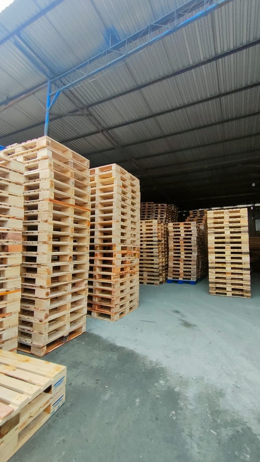 Wood pallets for sale